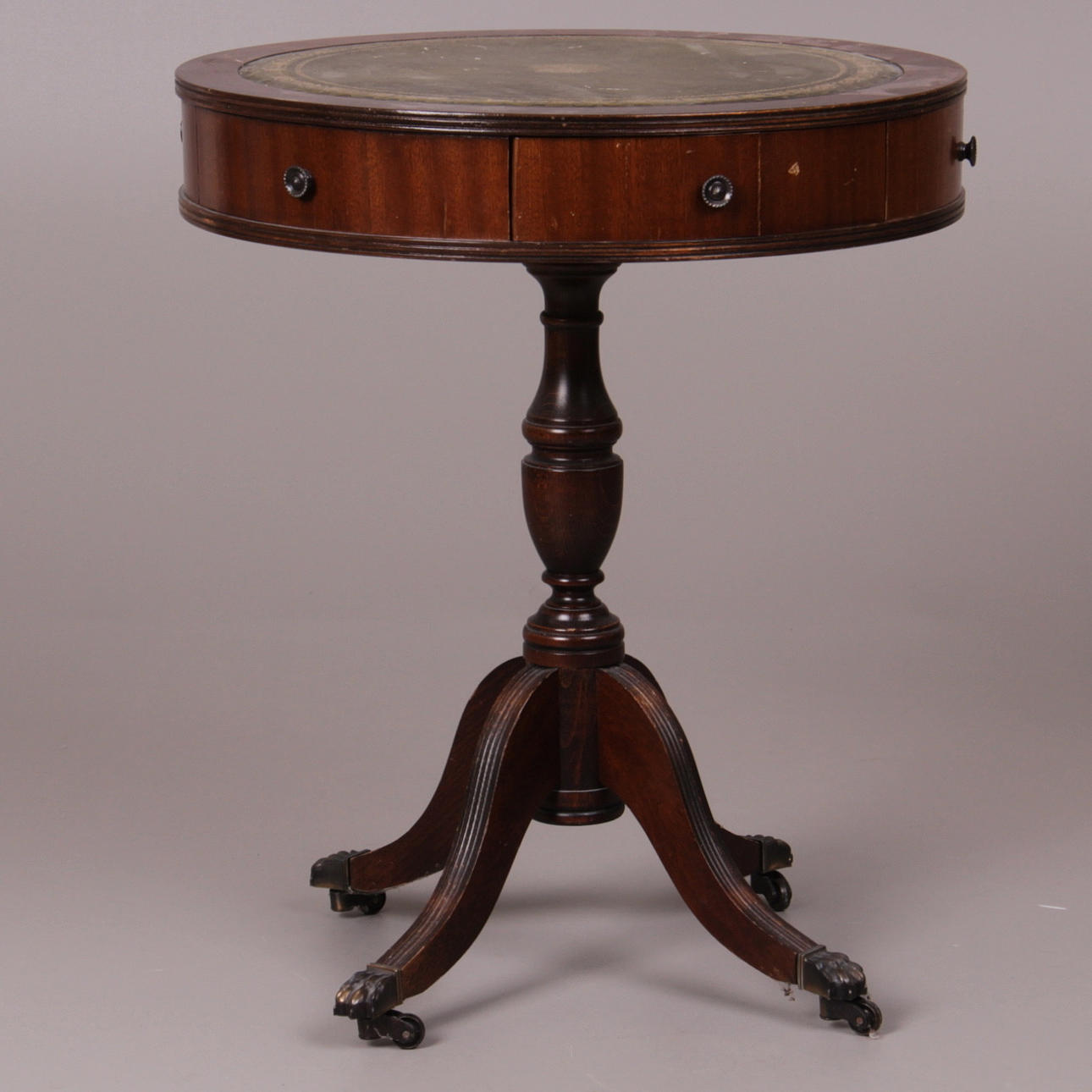 KARUSELLBORD, Engelsk stil, 1900-talets andra hälft.