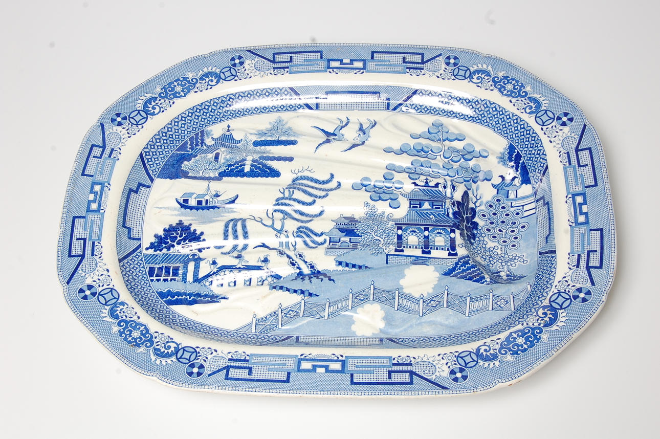 TRANSCHEREFAT, stort, porslin, Willow dekor, 1800-tal.