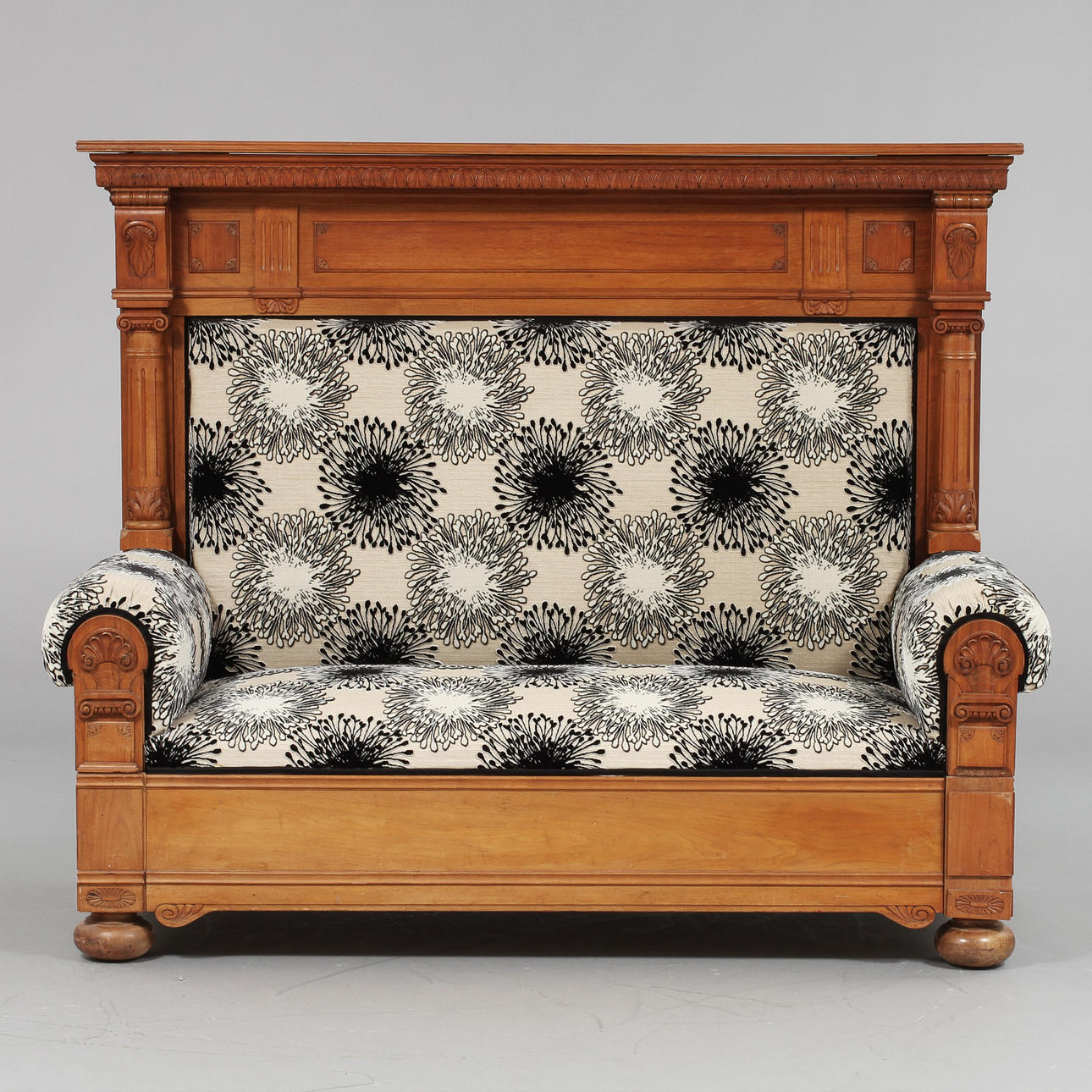 PANELDIVAN, sekelskiftet 1800/1900-tal.