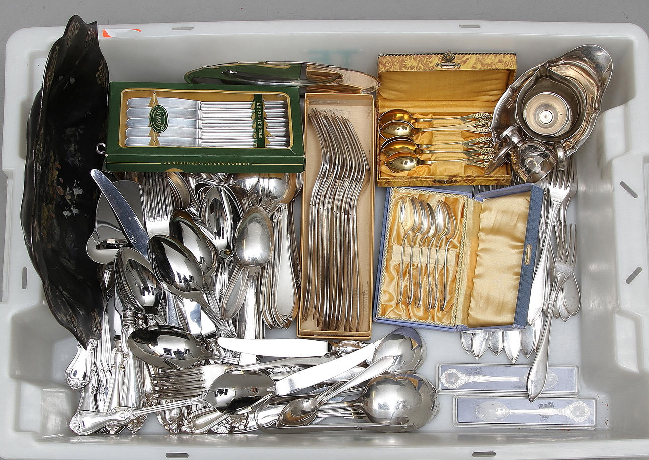 METALLFÖREMÅL bland annat Gense.