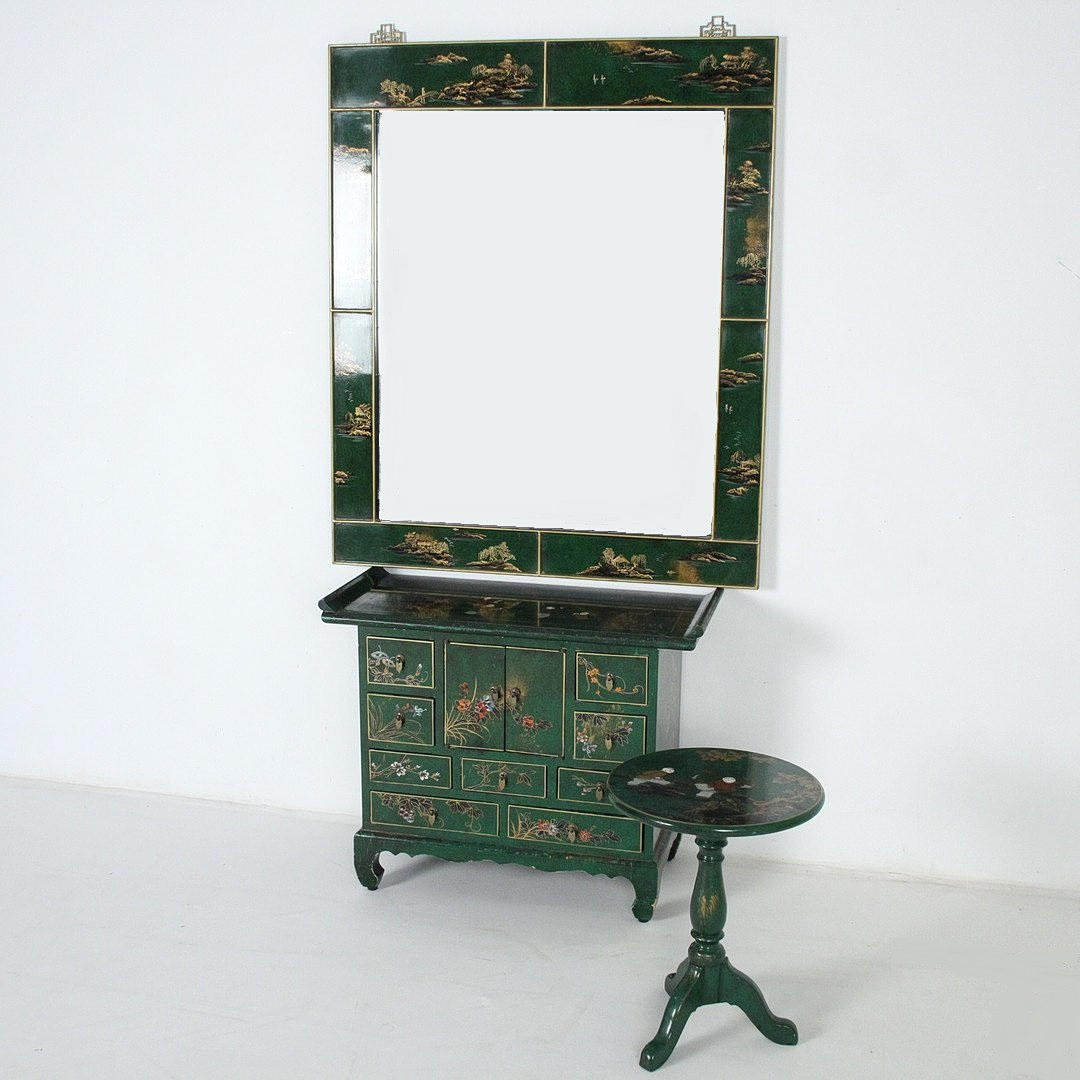 Set Kleinmöbel mit chinesischem Dekor.