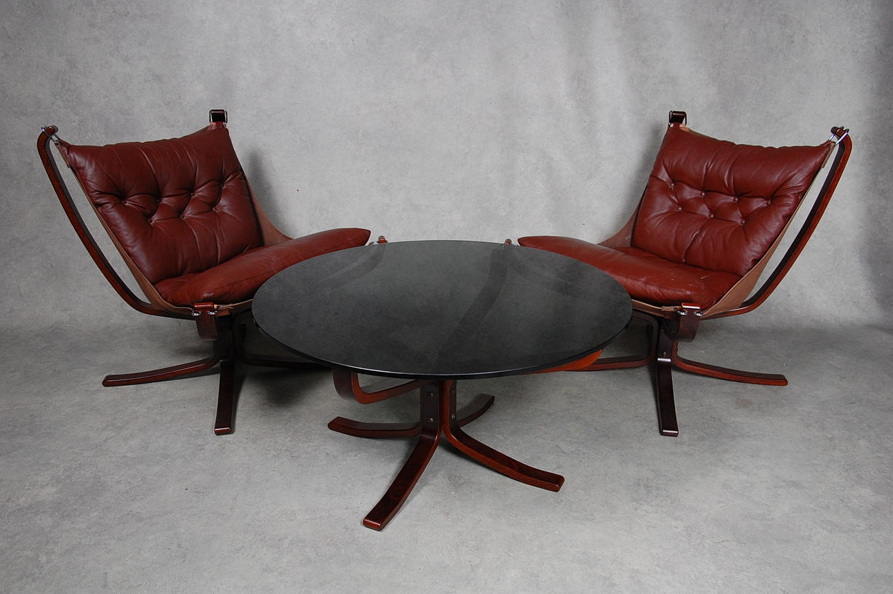 FÅTÖLJER, 1 par, samt BORD, " Falcon " Sigurd Ressel, Vatnemöbler, Norge.