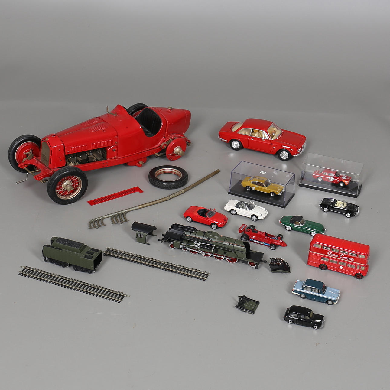 PARTI LEKSAKSBILAR. 12 delar. Bla. Dinky. Match box. Medföljer två delar Kitemaster Rosebud.