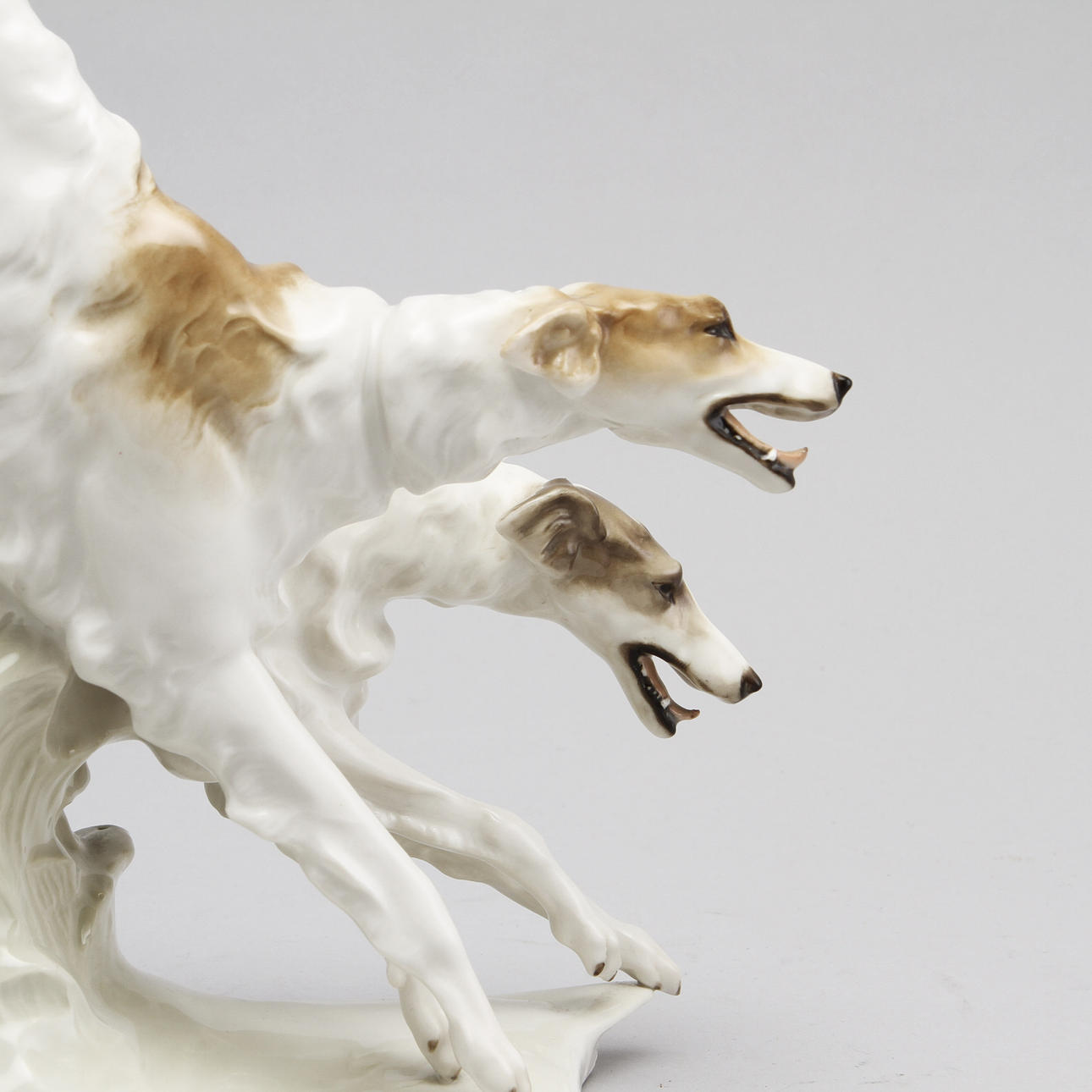 FIGURIN, Vinthundar, Porslin Karl Tutter för Hutschenreuther.