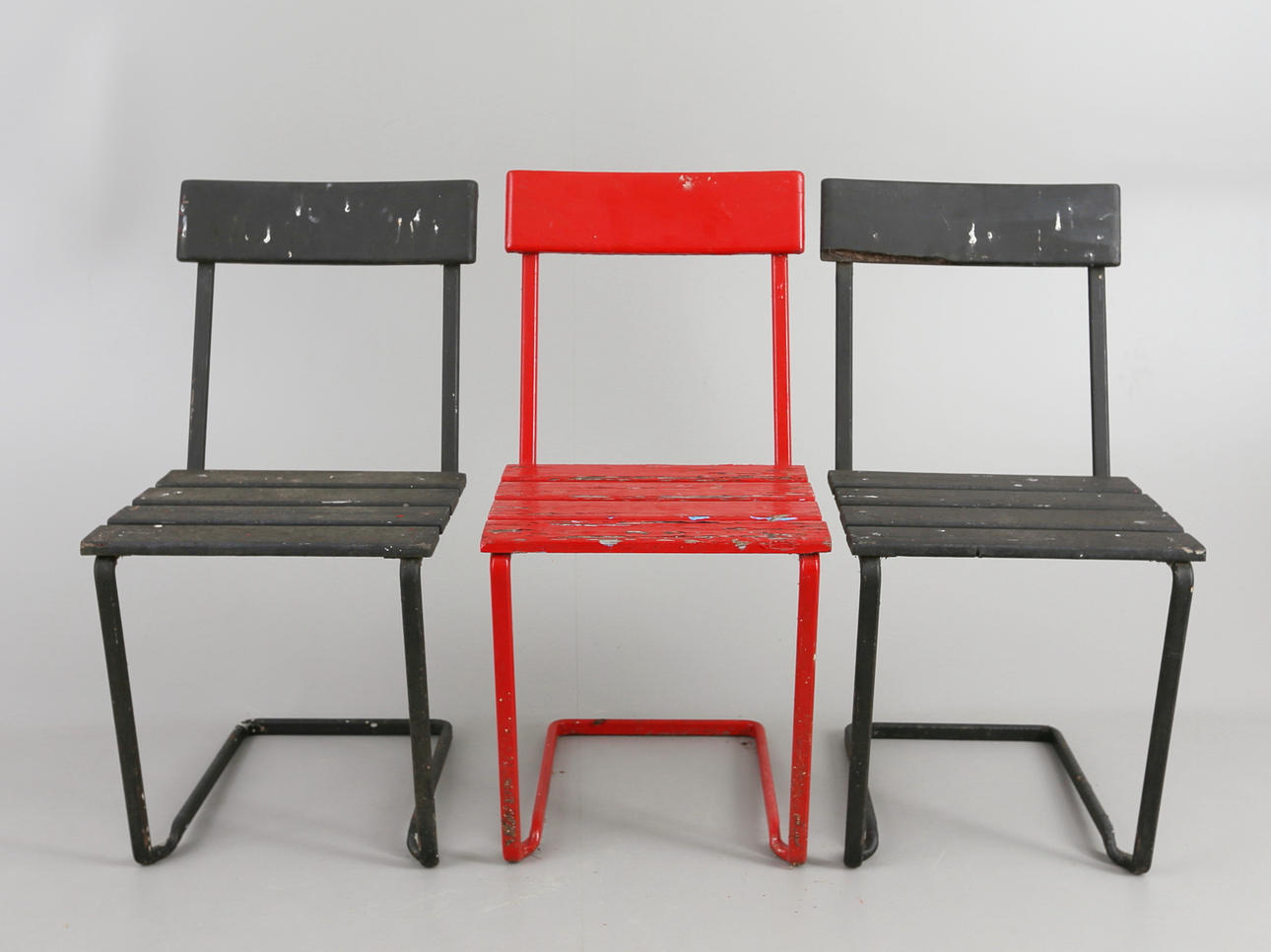 TRÄGÅRDSSTOLAR, 3st, "Grythyttan 1", Fjädermodell.