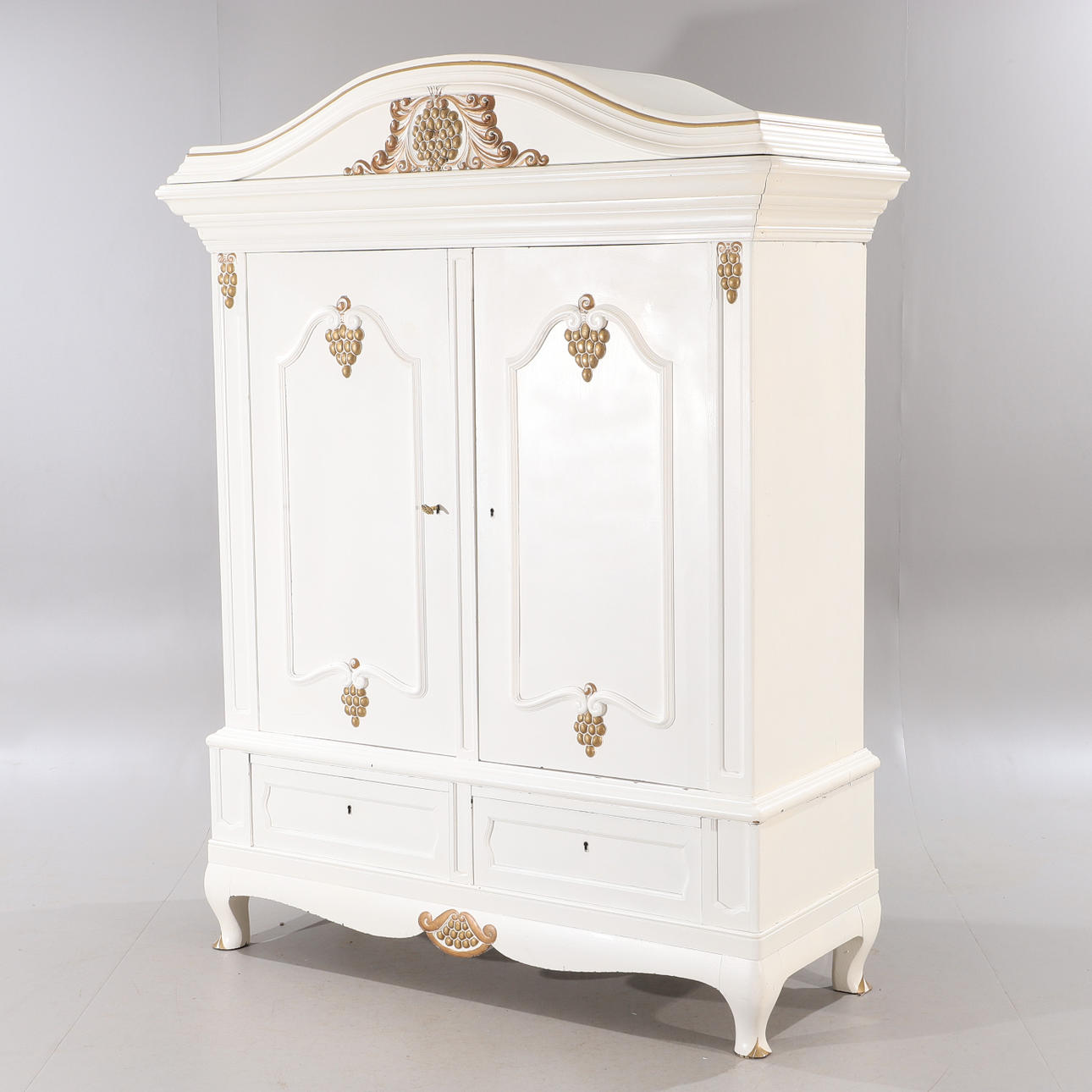 MUEBLE DE COMEDOR, roble pintado de blanco, estilo rococó.