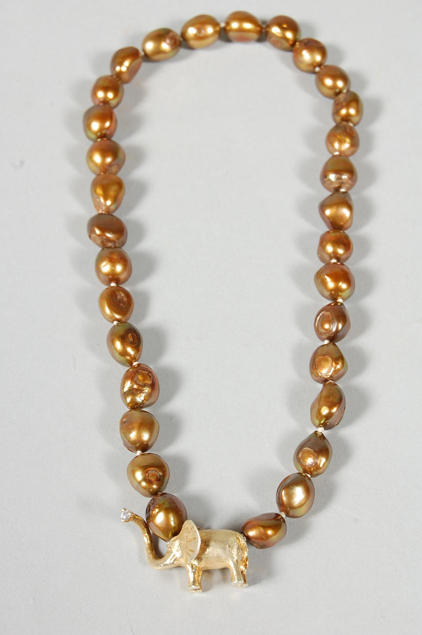 PÄRLCOLLIER, sötvattenspärlor, förgyllt lås.