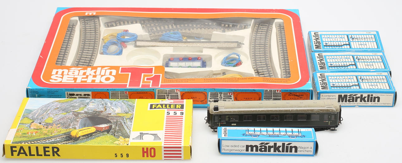 PARTI MÄRKLINDELAR, etc, 6 st i orginalförpackningar + 1 st vagn.