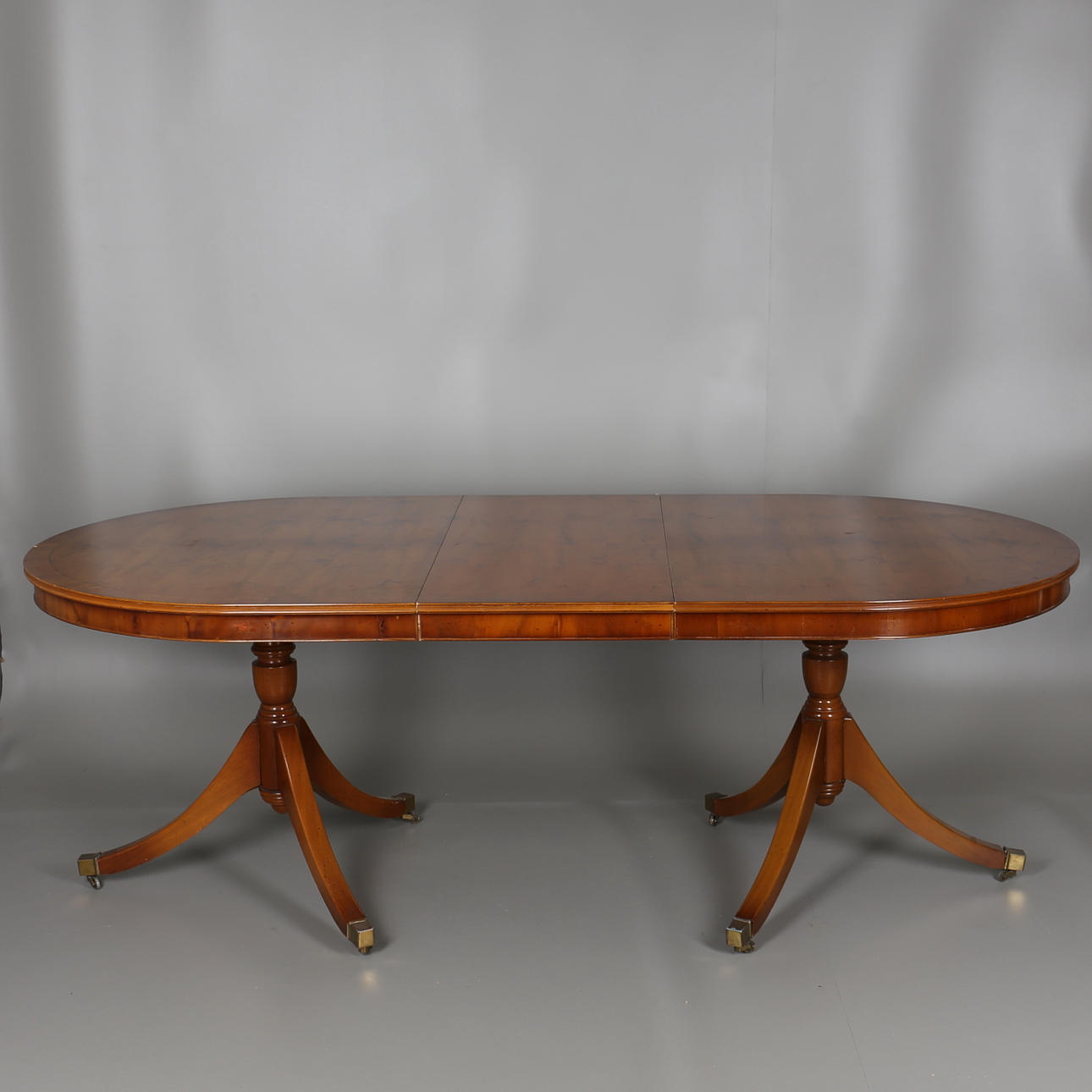 MATSALSBORD i engelsk stil. 1900-talets andra hälft.