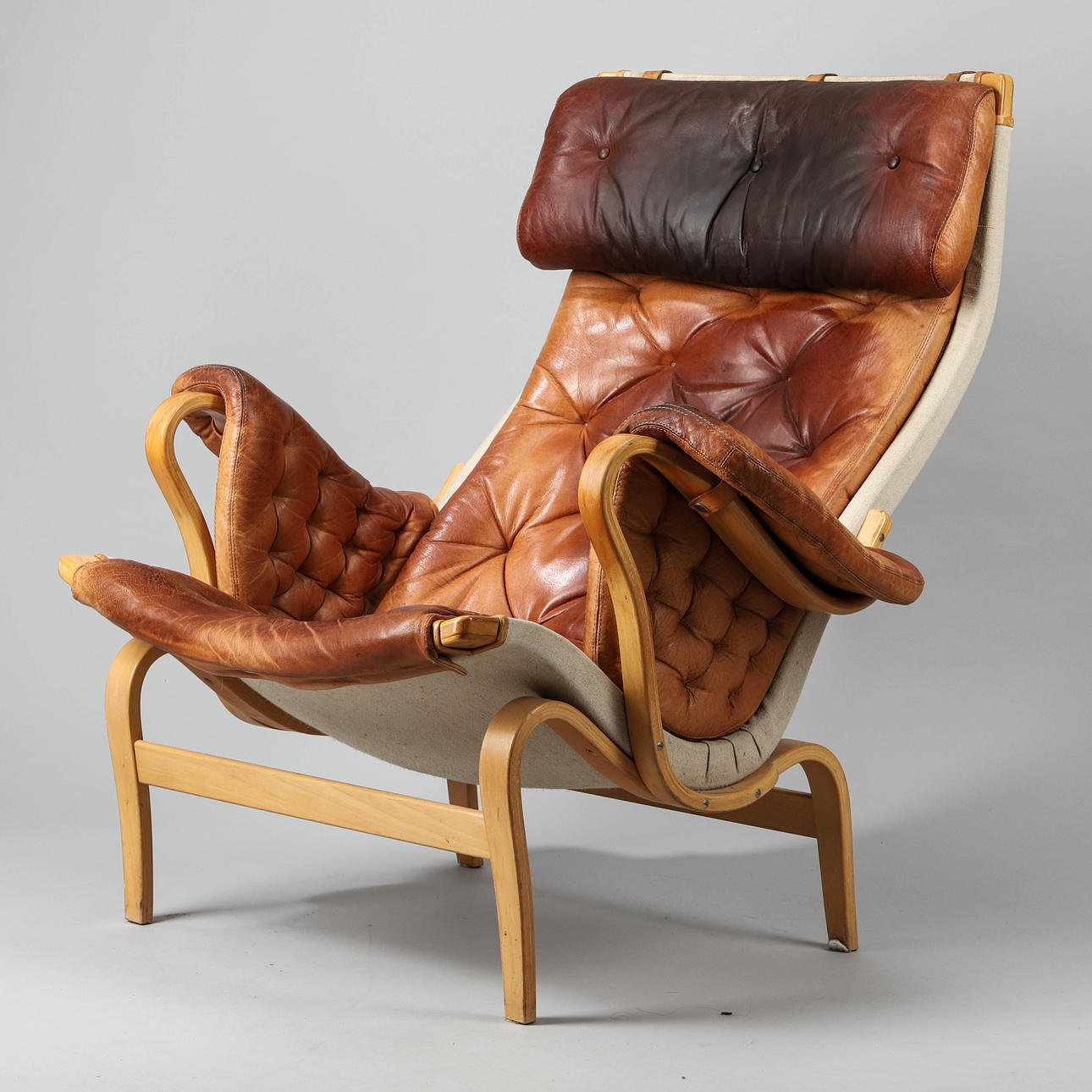 BRUNO MATHSSON. Fåtölj, "Pernilla 69", DUX.