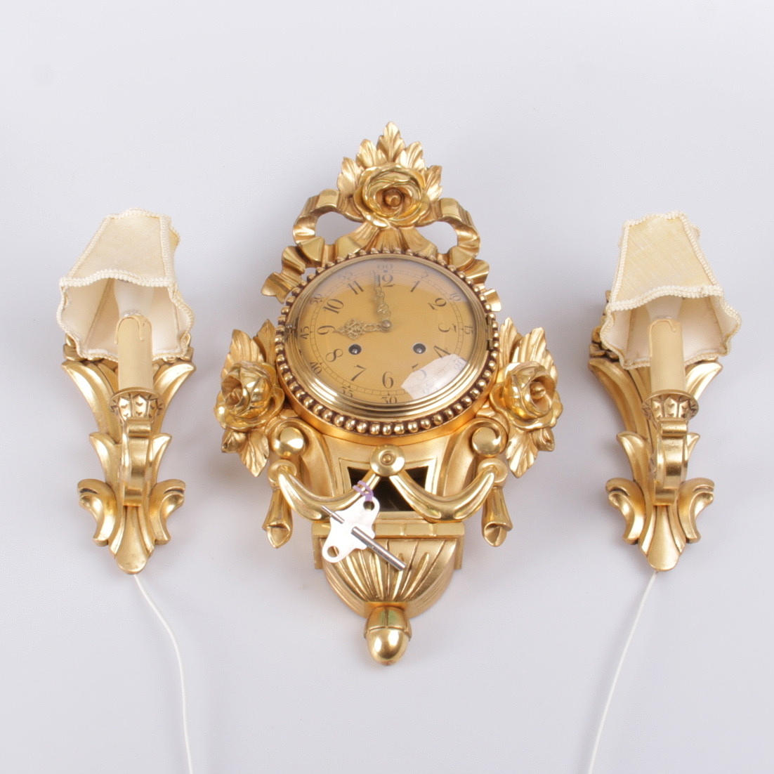 VÄGGPENDYL, samt lampetter, gustaviansk stil, Westerstrand Törneboda, 1900-tal.