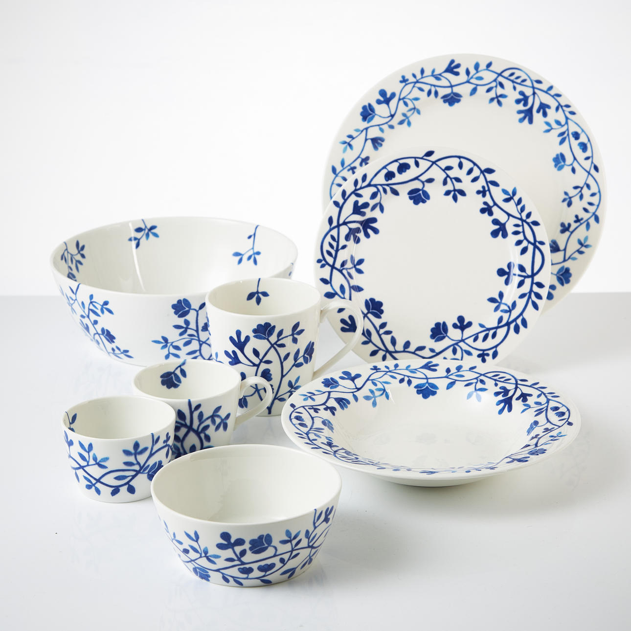 TABLEWARE, porcelain, Rörstrand "Pergola", 46 pieces.