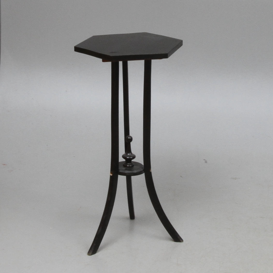 PIEDESTAL, 1900-tal.