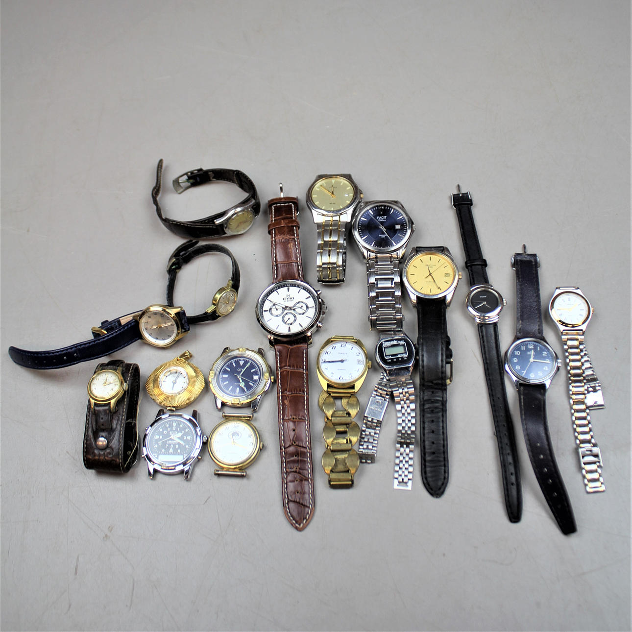 BRACELETS A Collection 17 pieces.