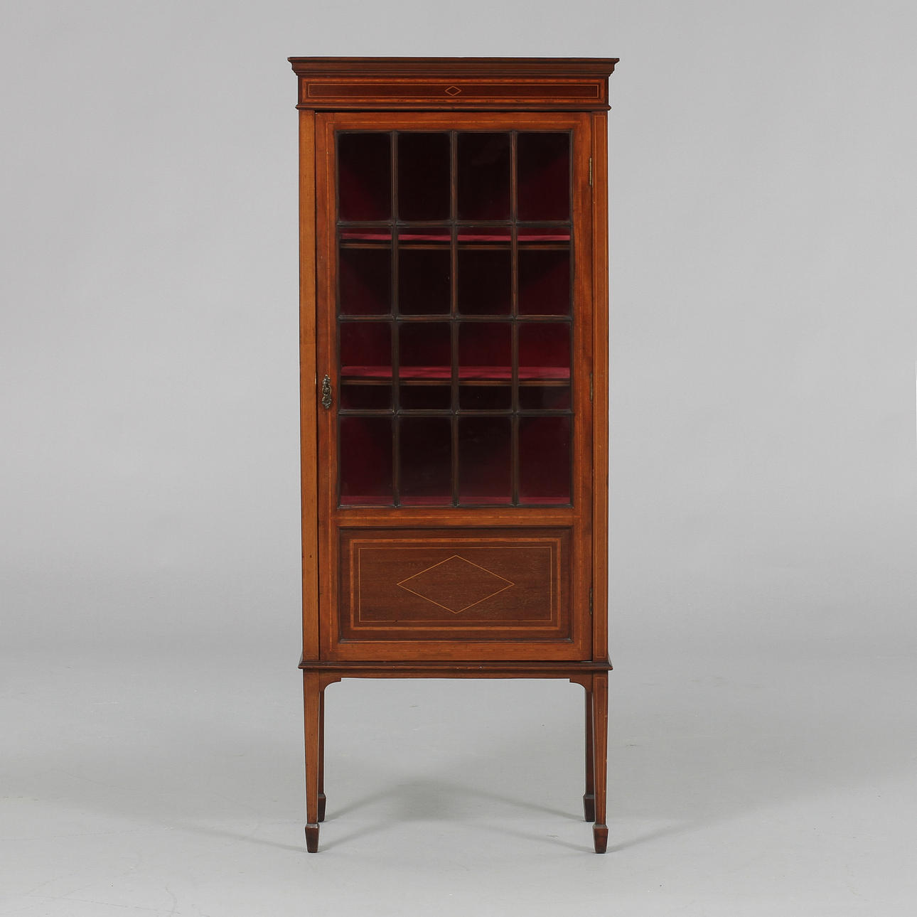 VITRINE, Englisch, 18 / 1900.