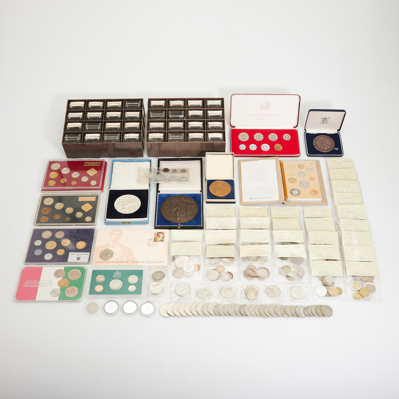 Large coin collection, various countries (300+).