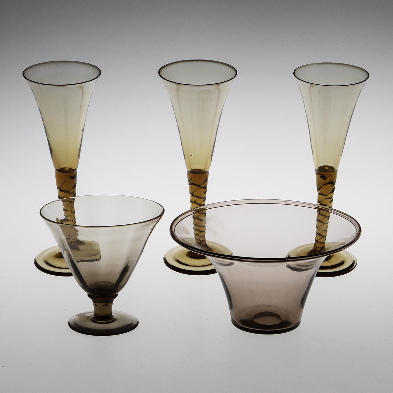 SKÅLAR, 2 st, samt CHAMPAGNESTRUTAR, 3 st, glas, Edward Hald, Sandvik.