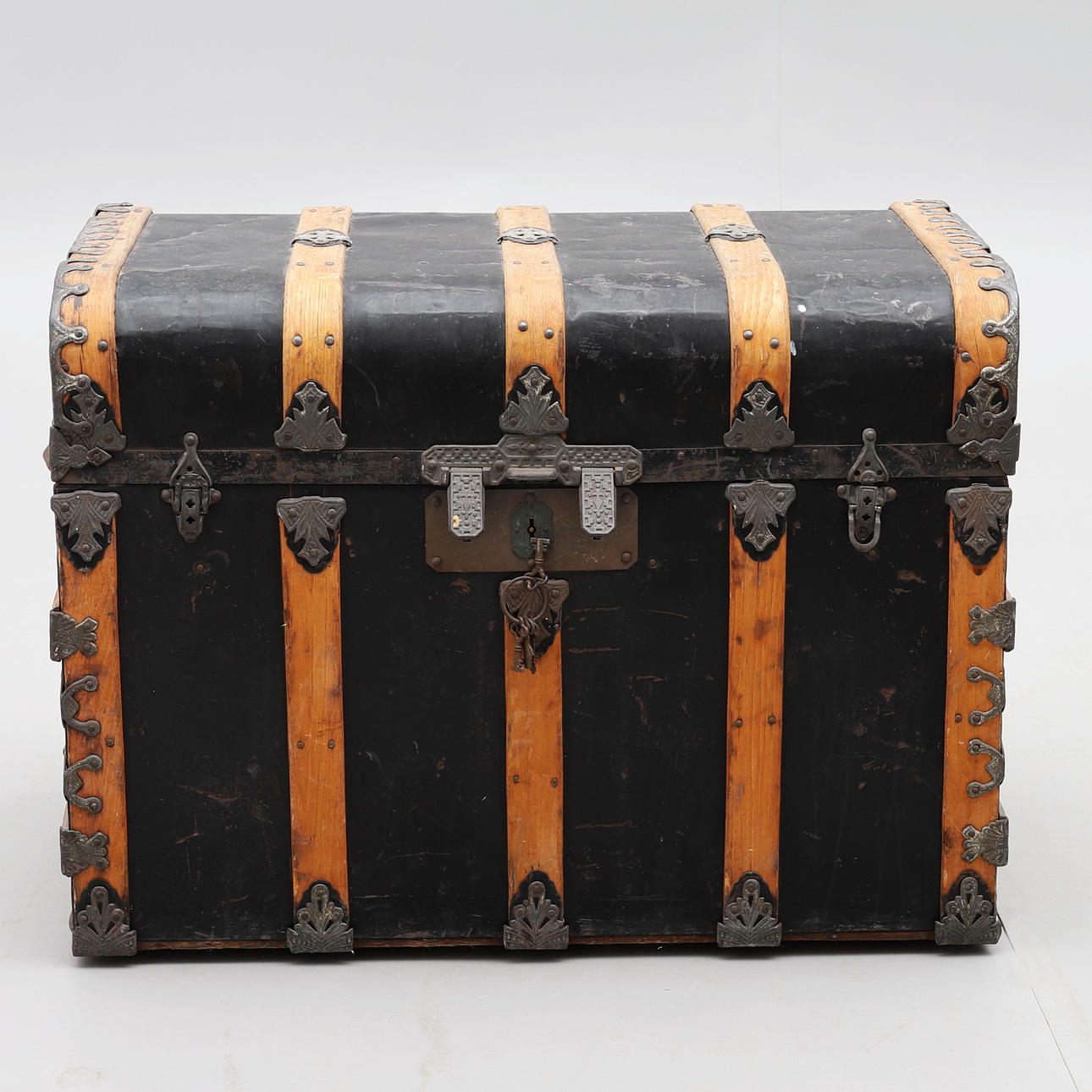 REISEKOFFER VON THEODOR JÖNSON, UM 1900.