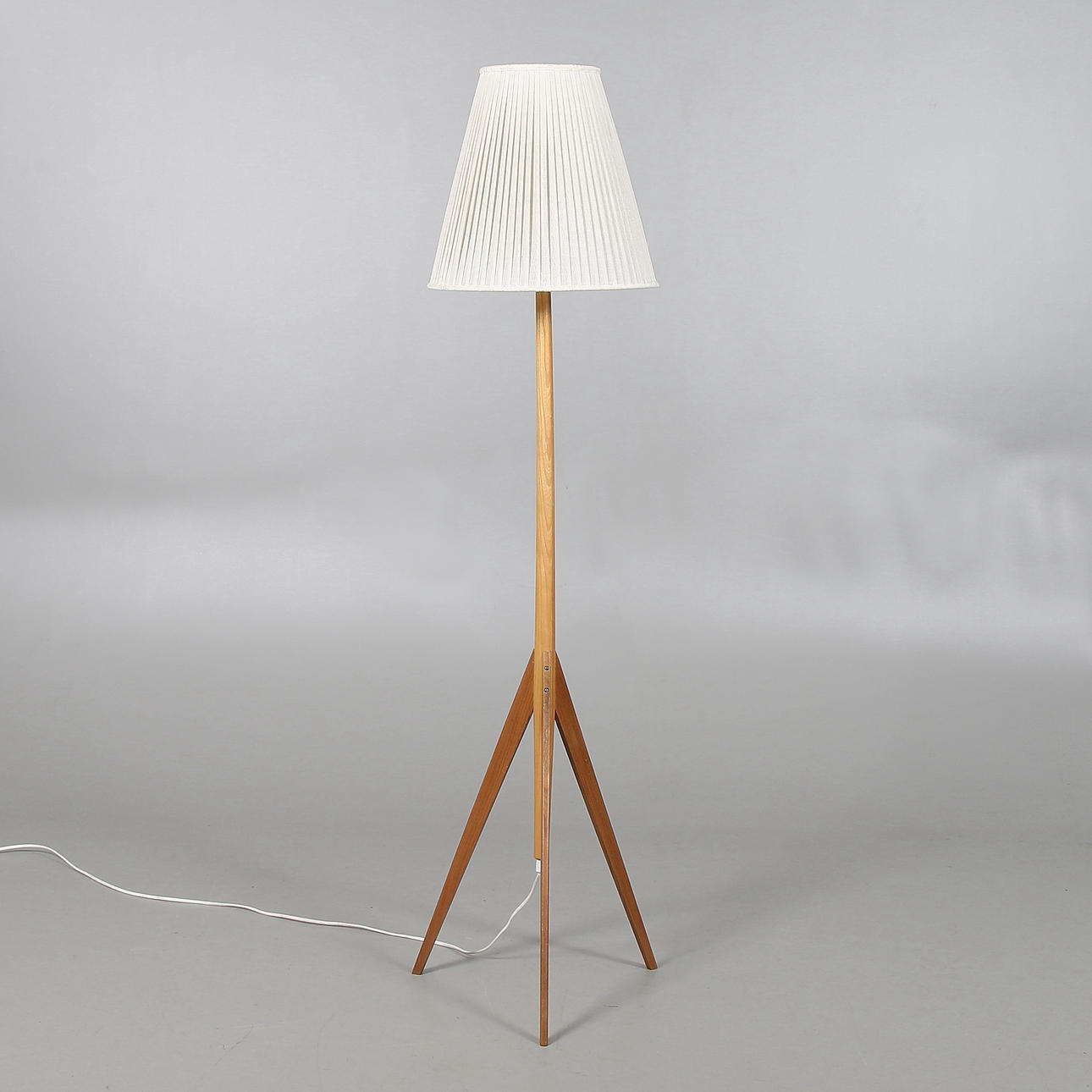 RAKETLAMPA, teak, med skärm, 1950/60-tal.