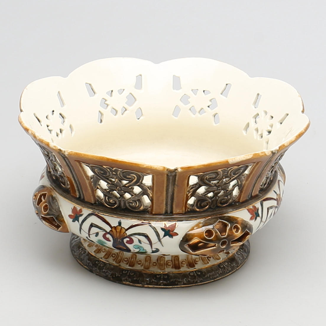 SKÅL i majolika, Rörstrand. Sekelskiftet 1800/1900-tal.