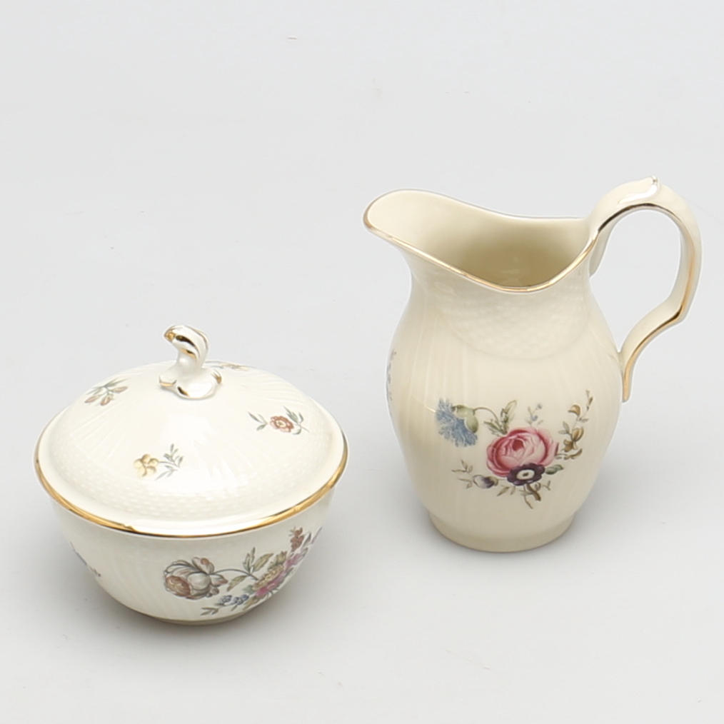 PARTI PORSLIN. 2 st. Gräddkanna och sockerskål, "Friesenborg", Royal Copenhagen, Denmark.
