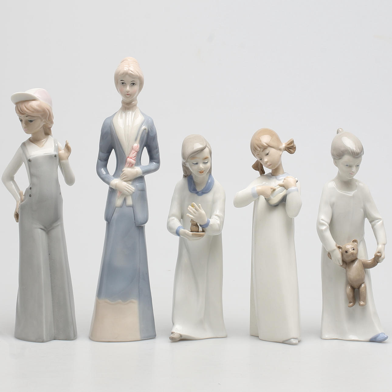 PARTI FIGURINER. Porslin. 5 st. Bl. a Casades.