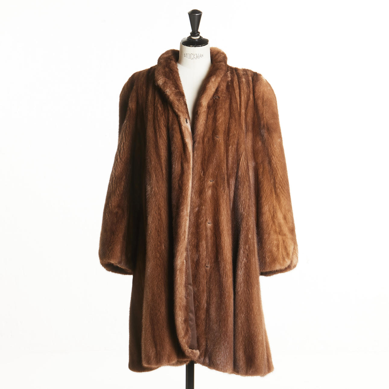 ABRIGO DE PELO, visón, modelo swagger.