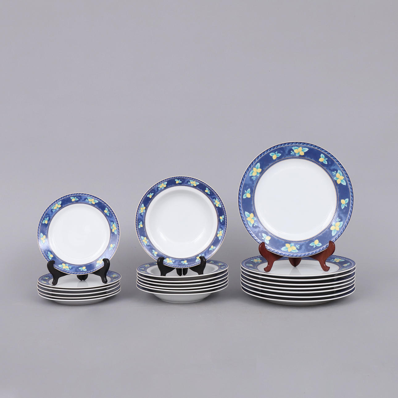 SERVISDELAR, 21 stycken, M Design, Mariehult.