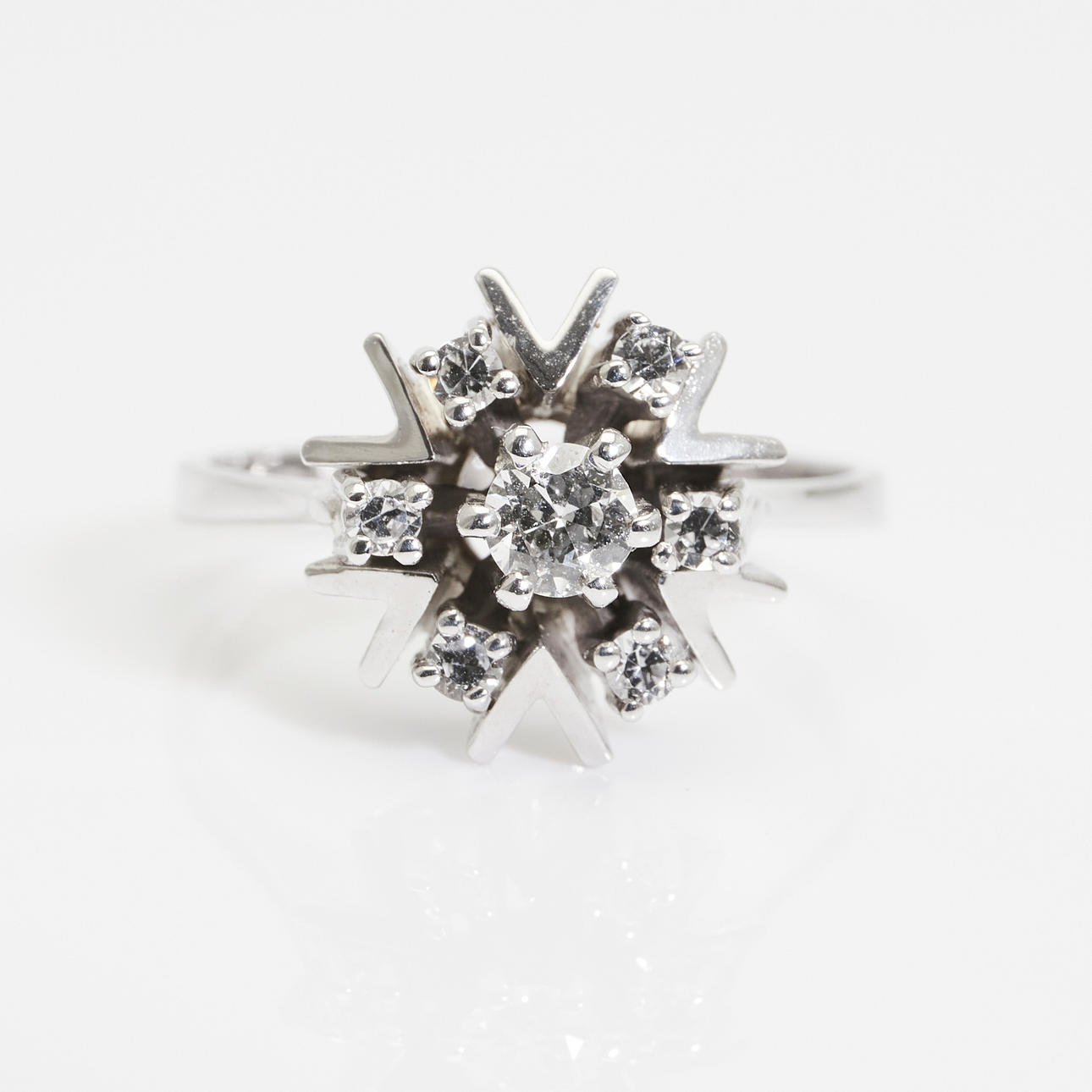 Ring af 585 hvidguld, brillanter.