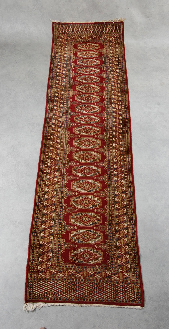 GALLERIMATTA, 305 x 83 cm.