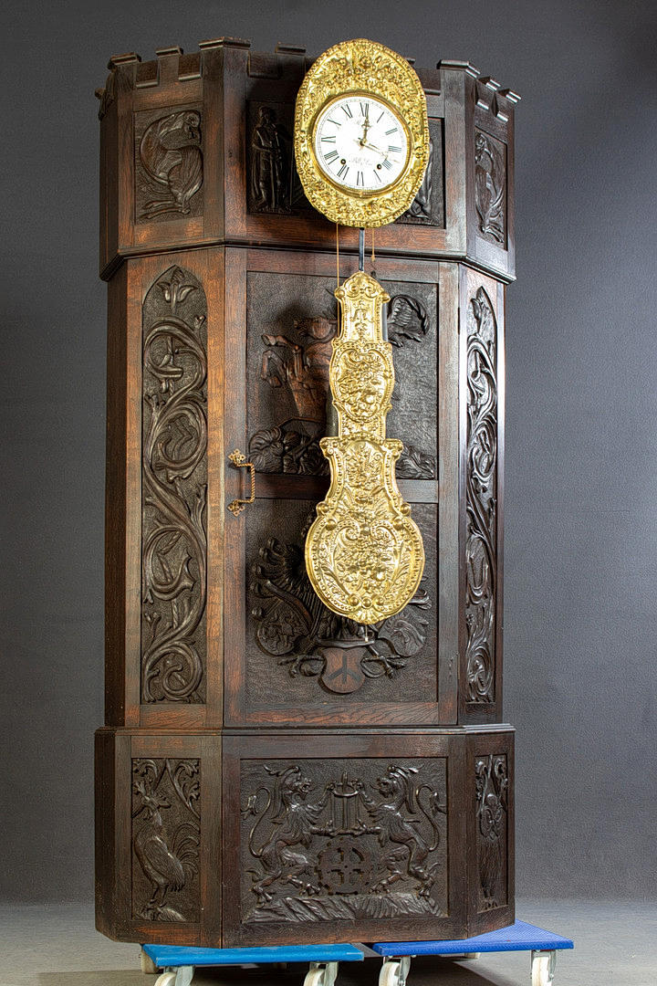 Historicisme skab med Comptoise ur, omkring 1900.