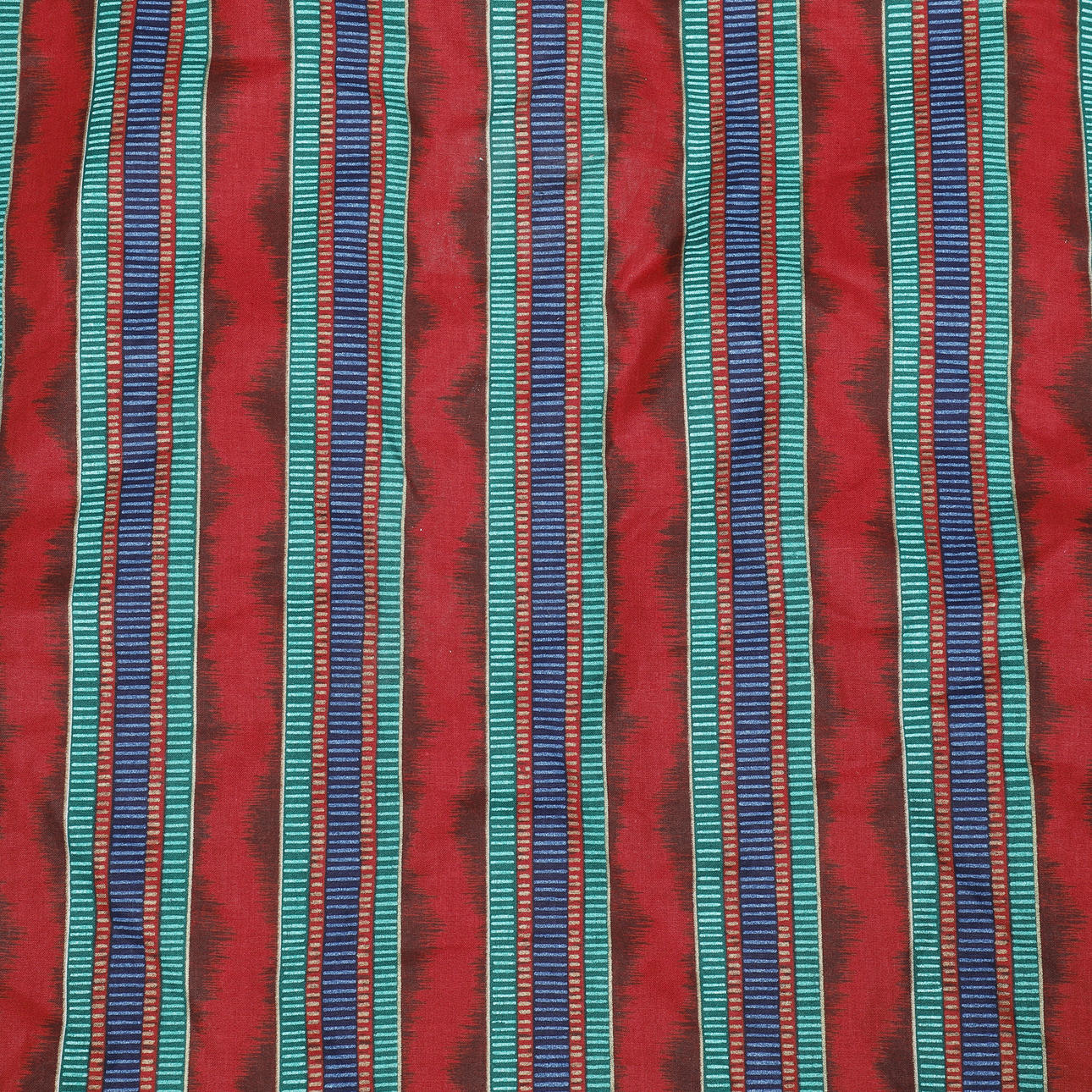 EIN PAAR ZWISCHENGEFÜTTER BEDRUCKTER BAUMWOLL-STREIFEN-ZIERVORHÄNGE.