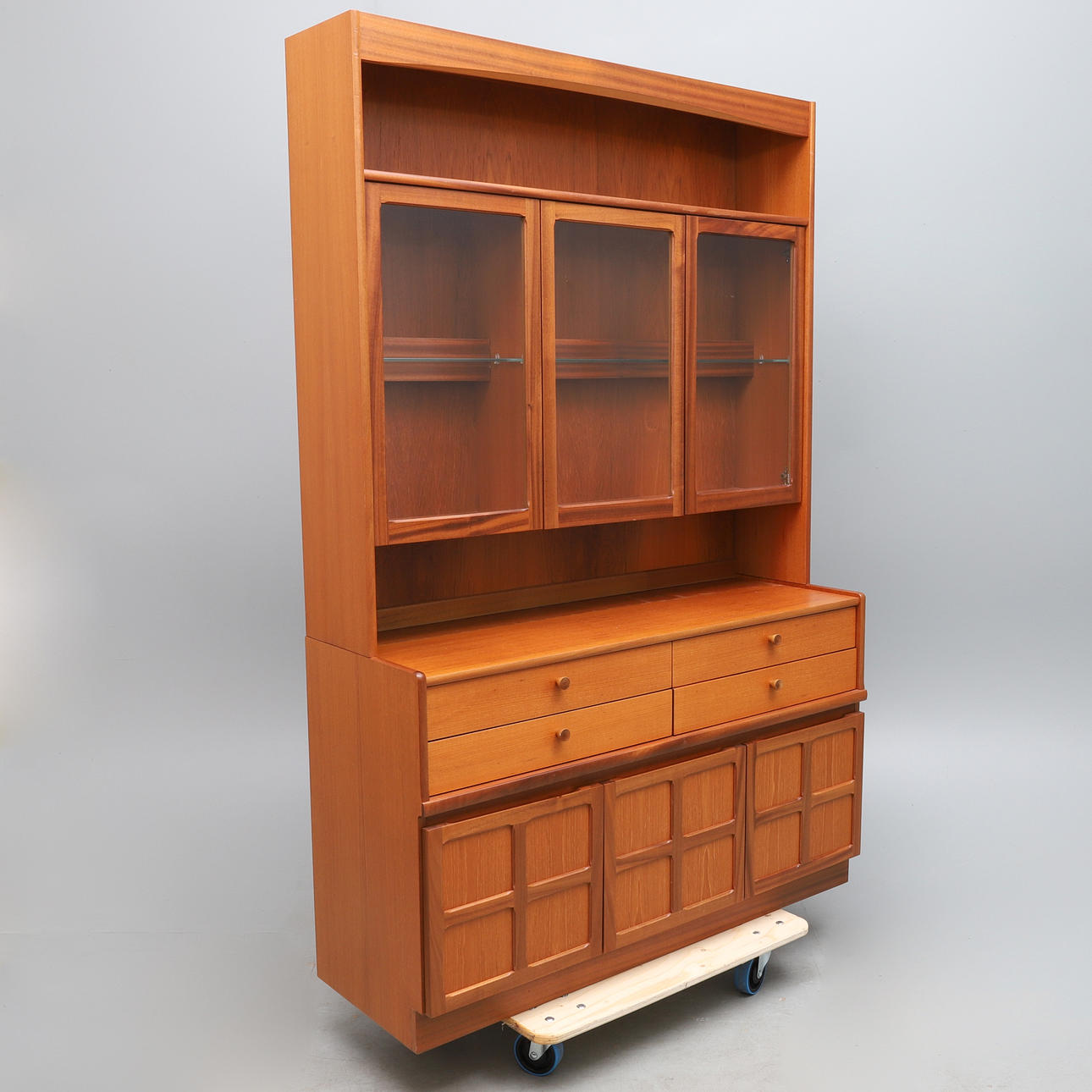 NATHAN. A NATHAN SQUARES TEAK WALL UNIT.