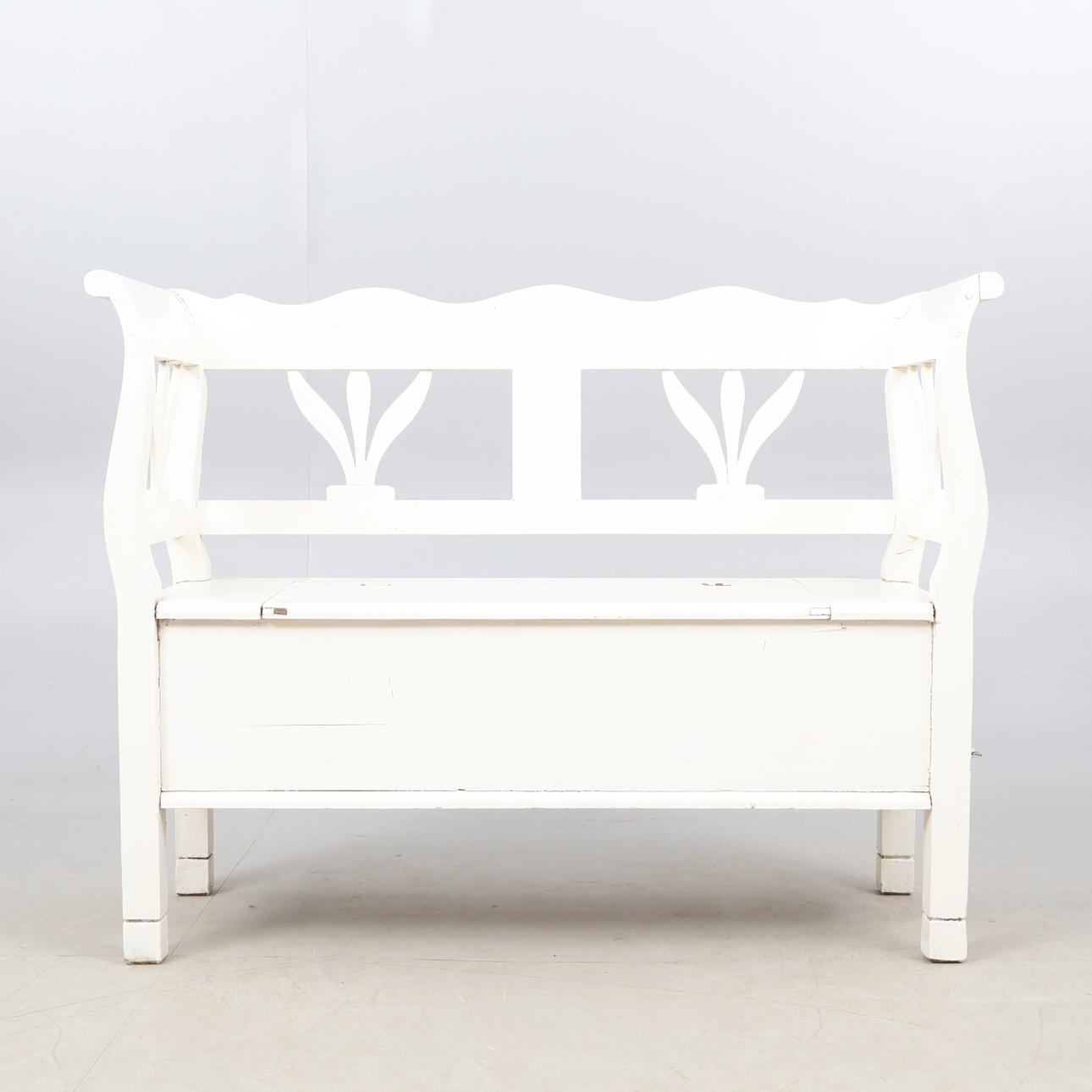 SOFÁ DE COCINA, de madera, con almacenaje.