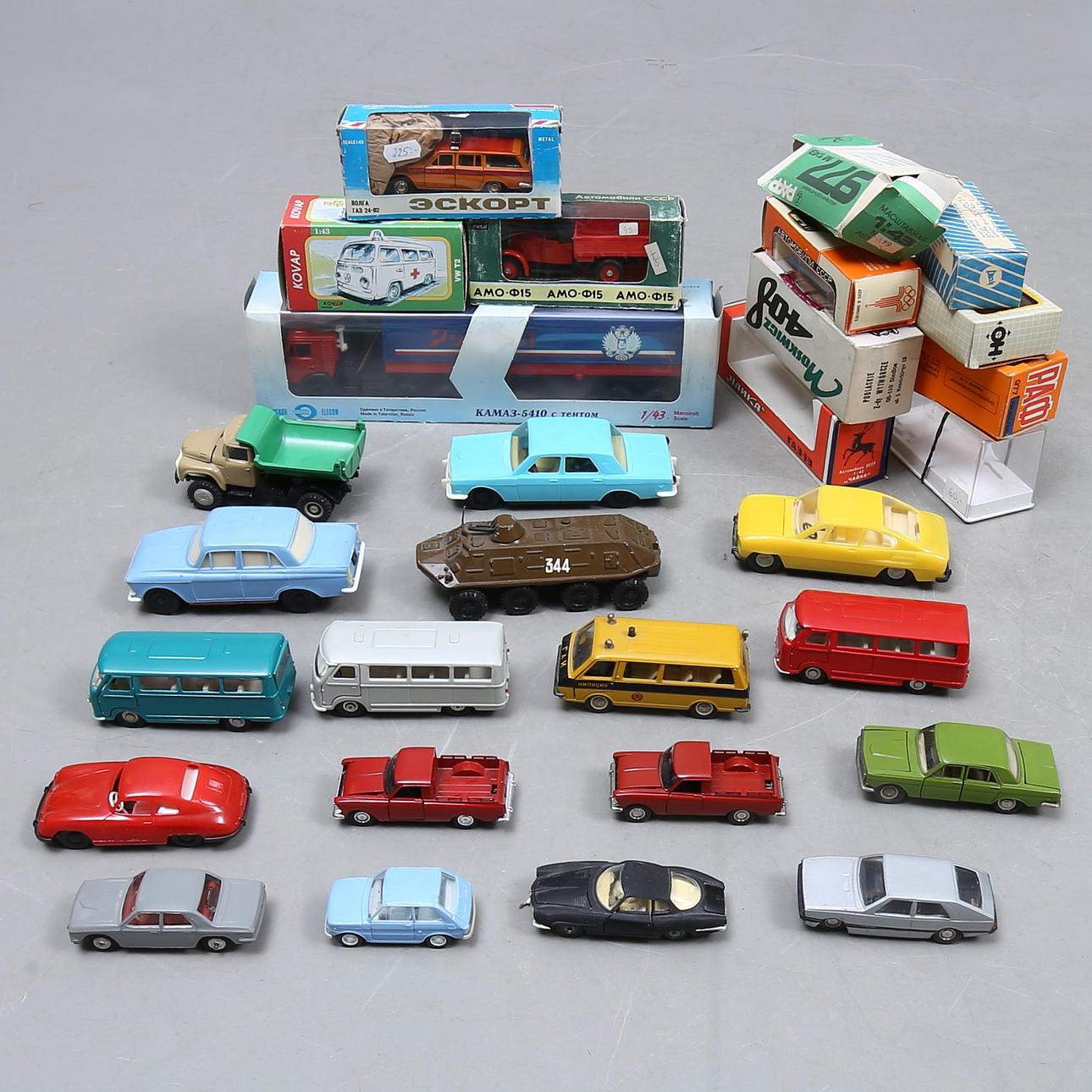 MODEL CARS mostly from the Soviet Union CCCP, partially original boxes and empty original boxes.