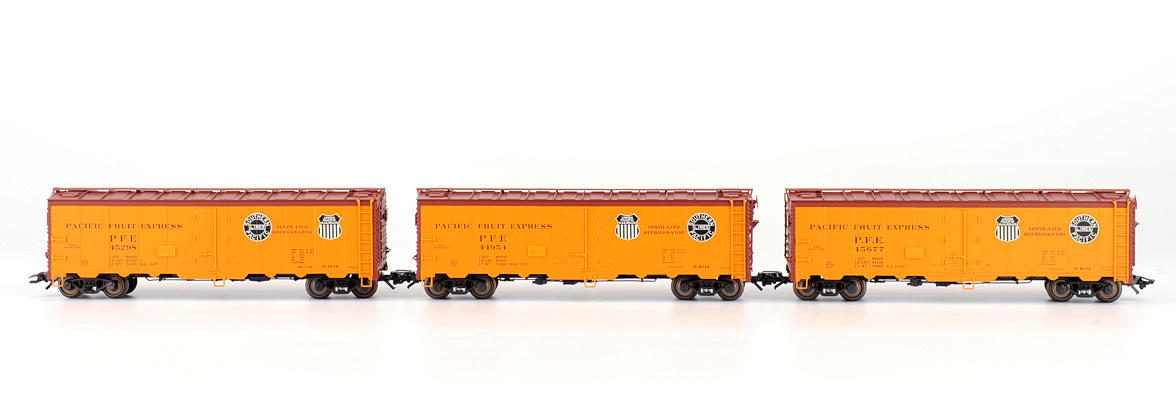 MÄRKLIN 45680. 3 kylda lastbilar. H0-mätare.