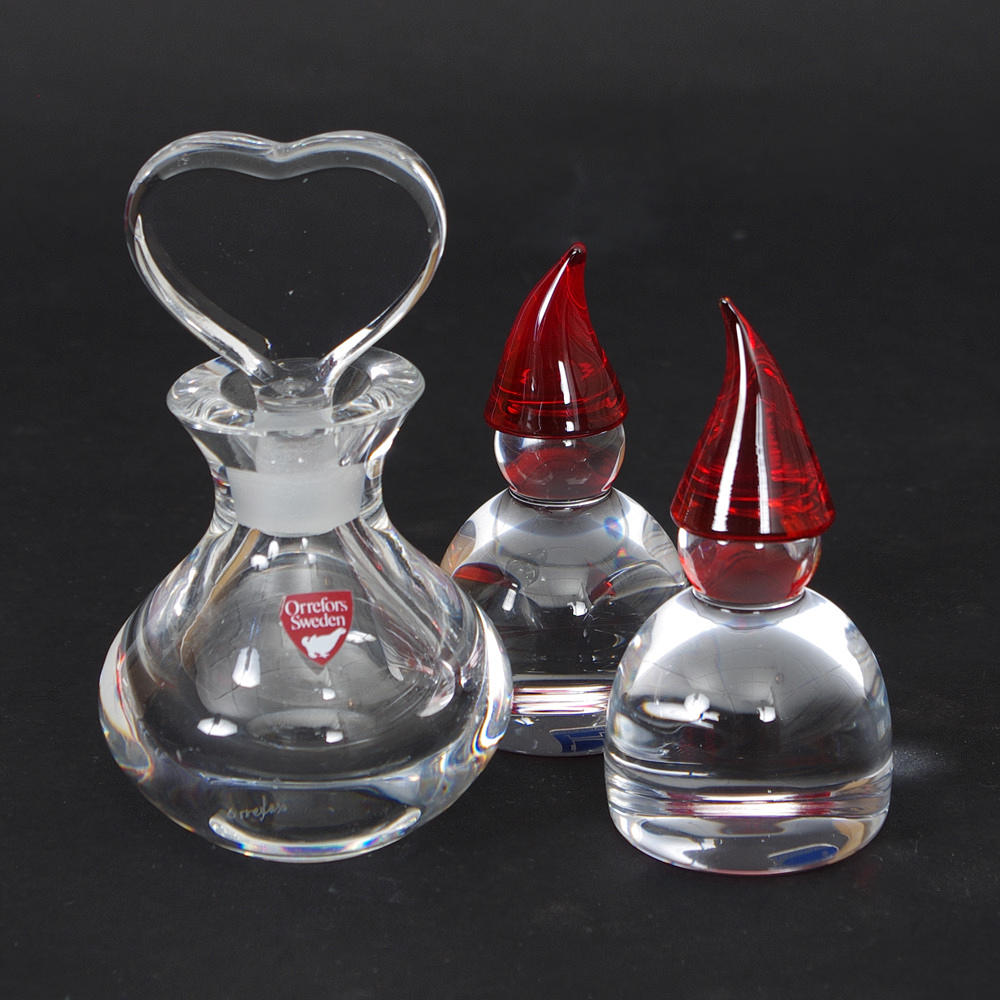 FLAKONG SAMT 2 TOMTAR, glas, flakongen Orrefors, Tomtarna Lena Hansson Hadeland.