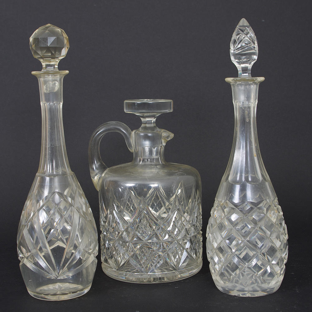 KARAFFER, 3 stycken, slipad kristall.