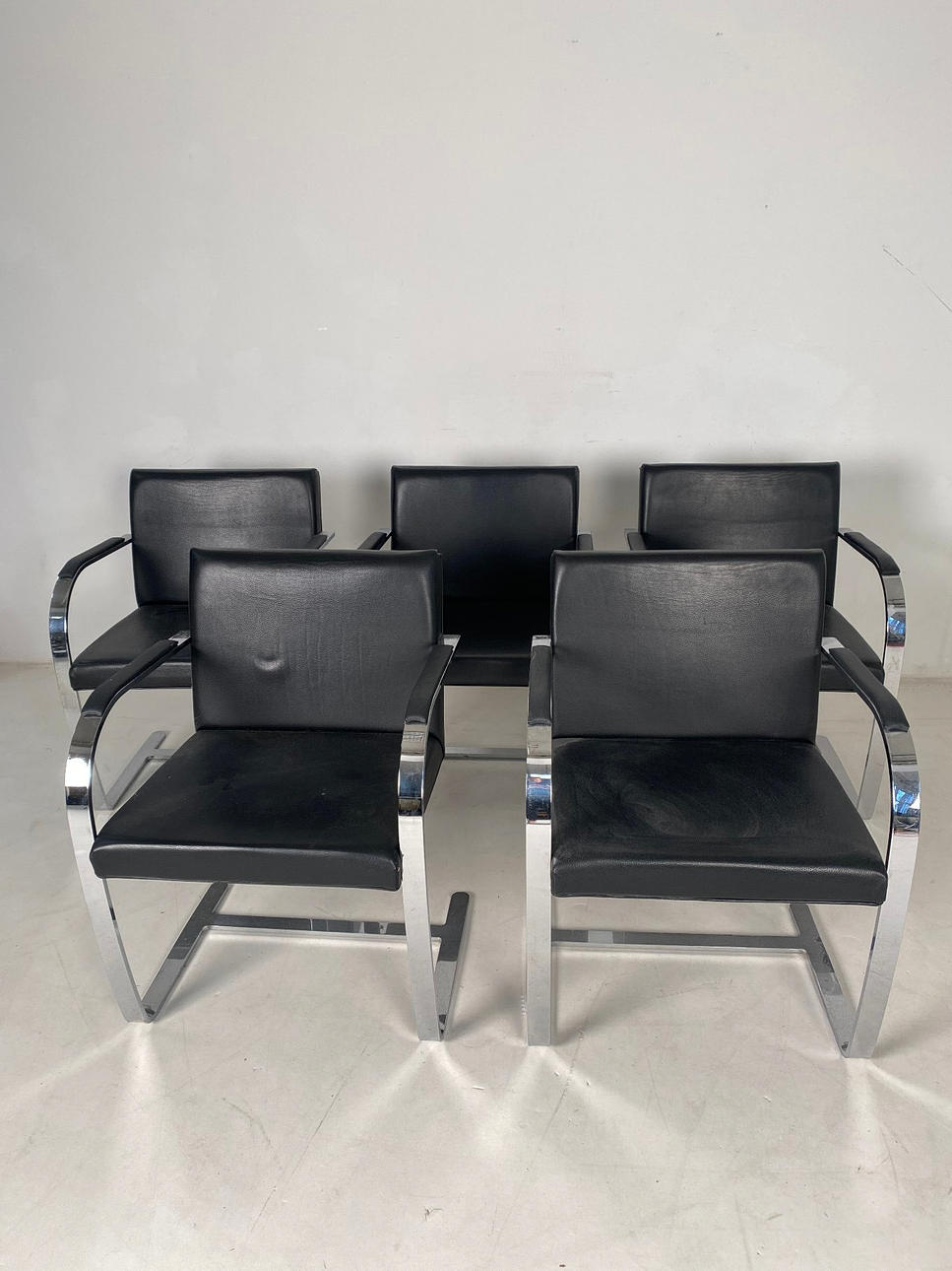 Set Freischwinger nach Mies van der Rohe.