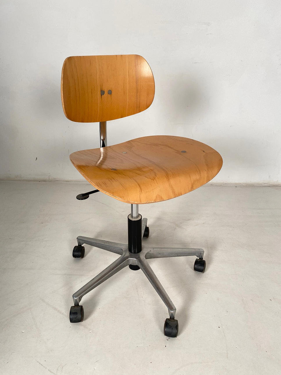 Egon Eiermann, kontorstol model S 197 R.