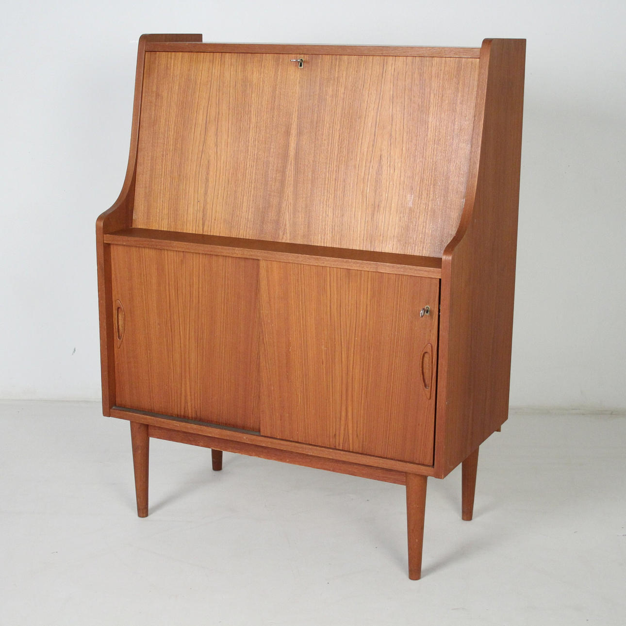 Secretario, Dinamarca. Realizado por Tibergaard.