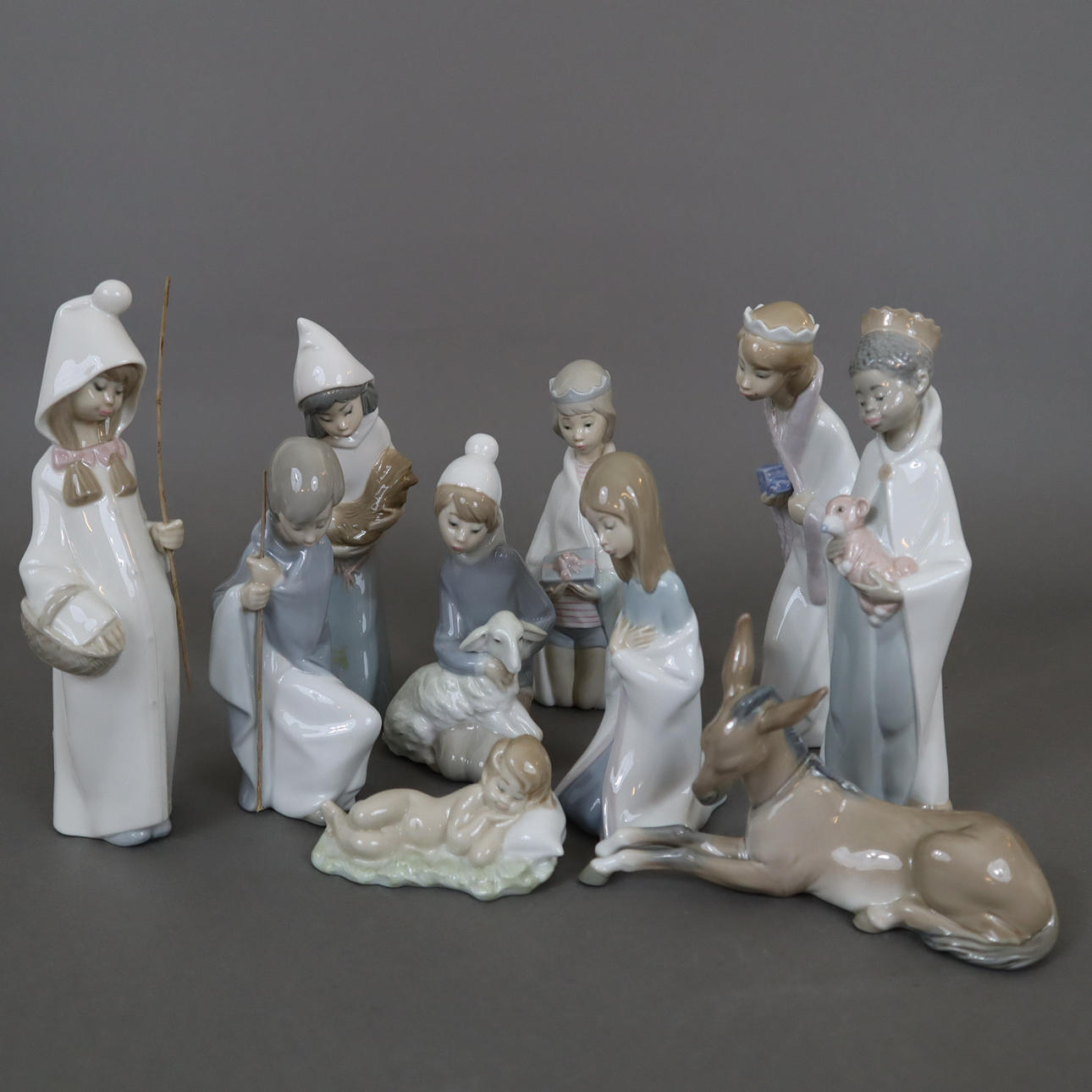 - JUAN HUERTA. Seimi - Lladro, Espanja, posliini.