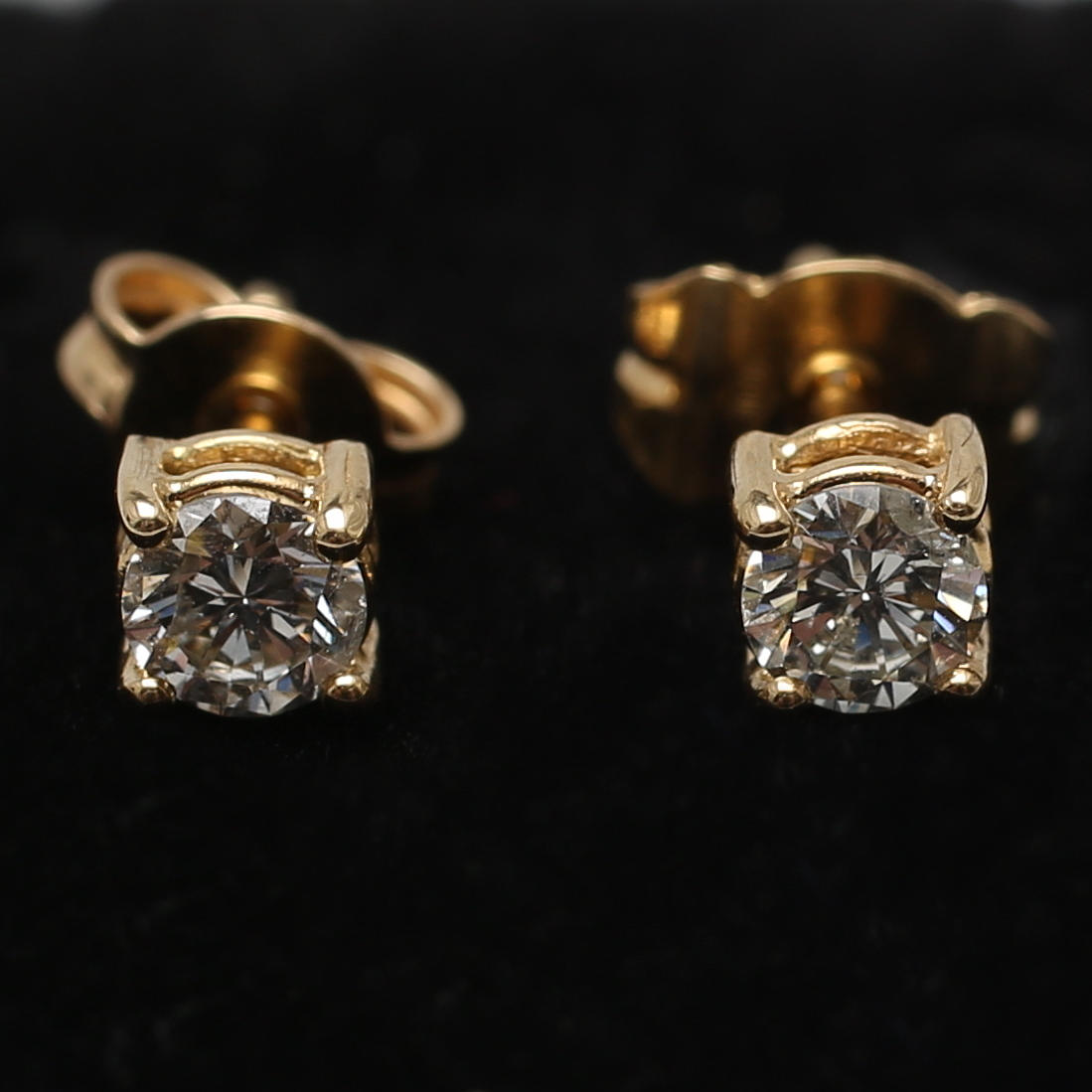 ÖRHÄNGEN I 14K gult guld med diamanter, 0,55 carat, Toppwesselton VS.