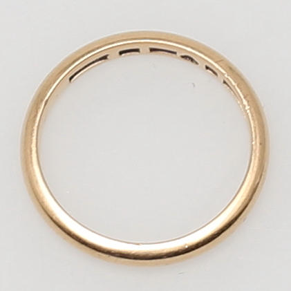 RING i 18k gulguld. Vikt ca 4,2 gram.