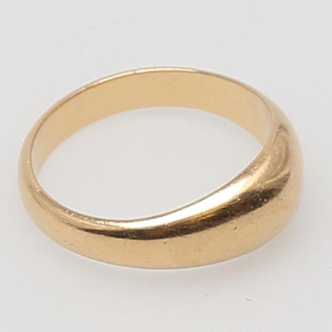 RING i 18k gulguld. Vikt ca 8 gram.