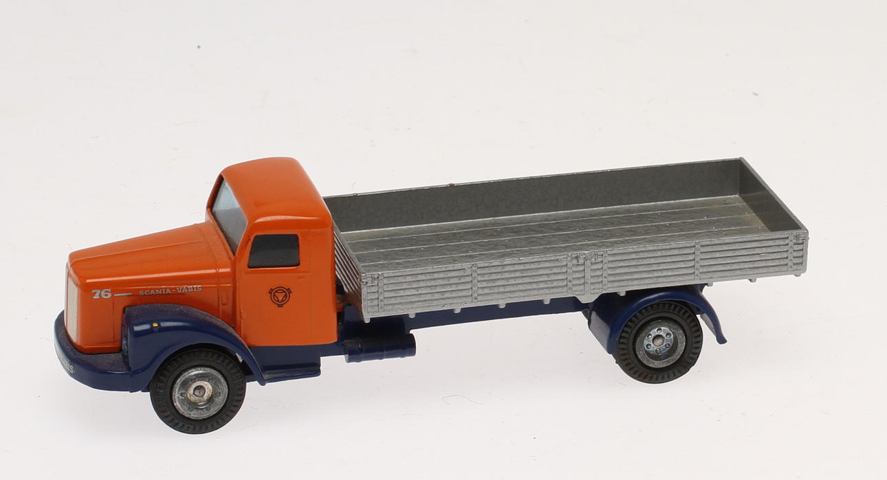 MODELLBIL TEKNO SCANIA-VABIS lastbil orange hytt blått chassi.