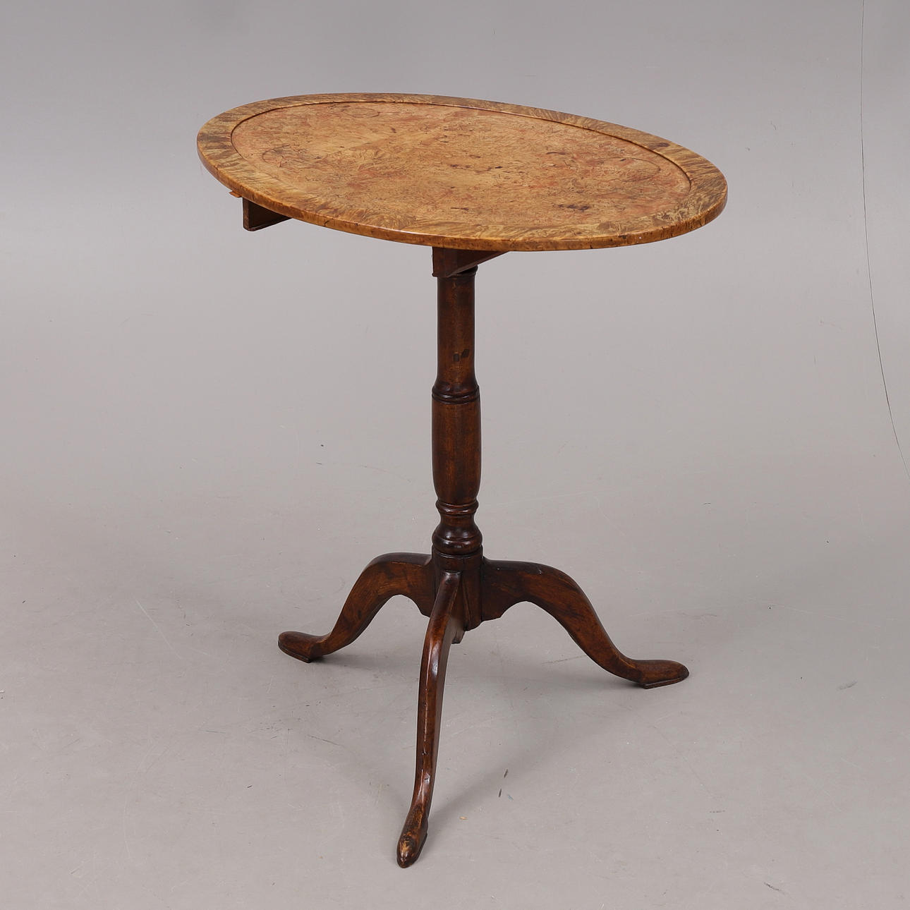 PILLAR TABLE, 18th/19th century.