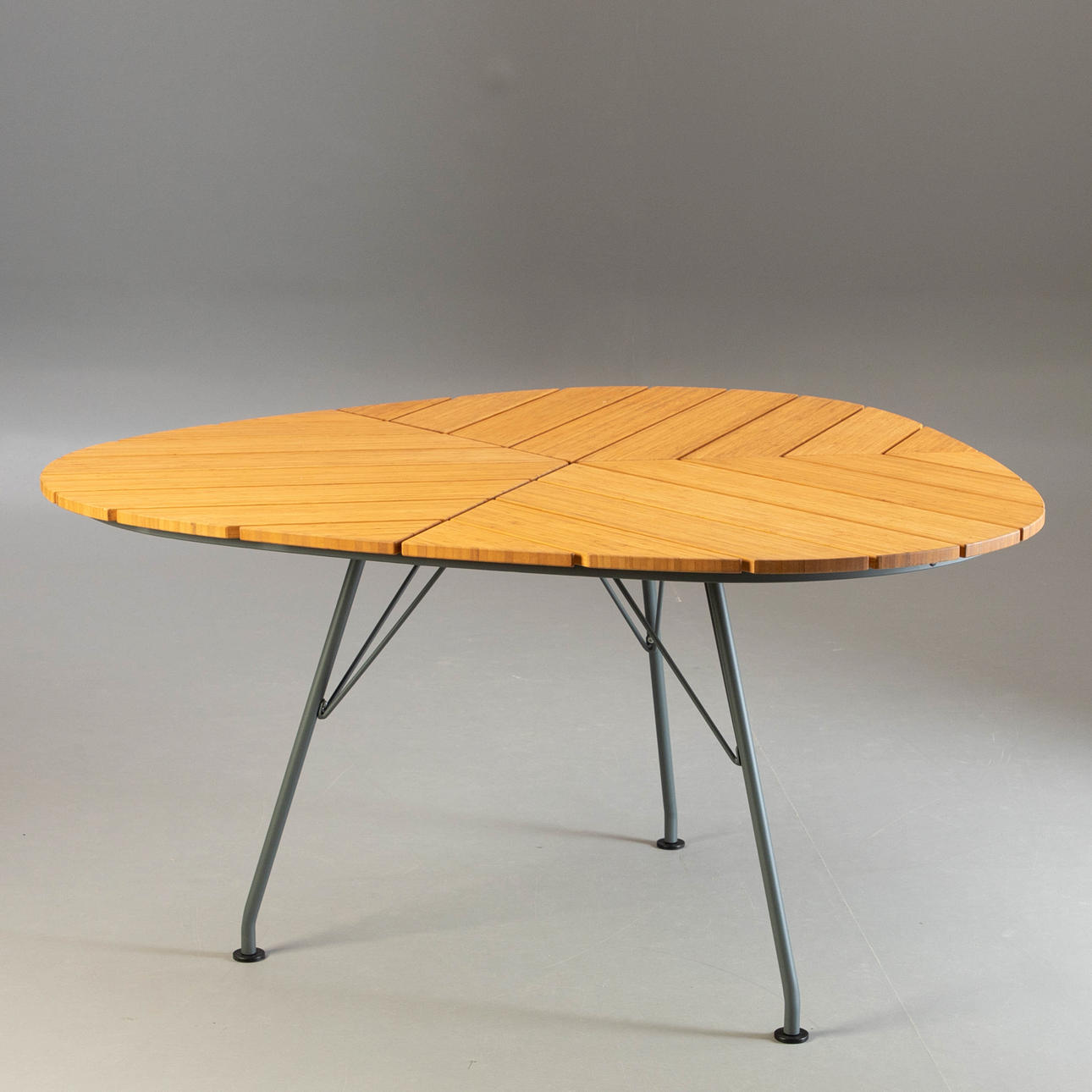 HENRIK PEDERSEN. HOUE, Leaf Tisch.