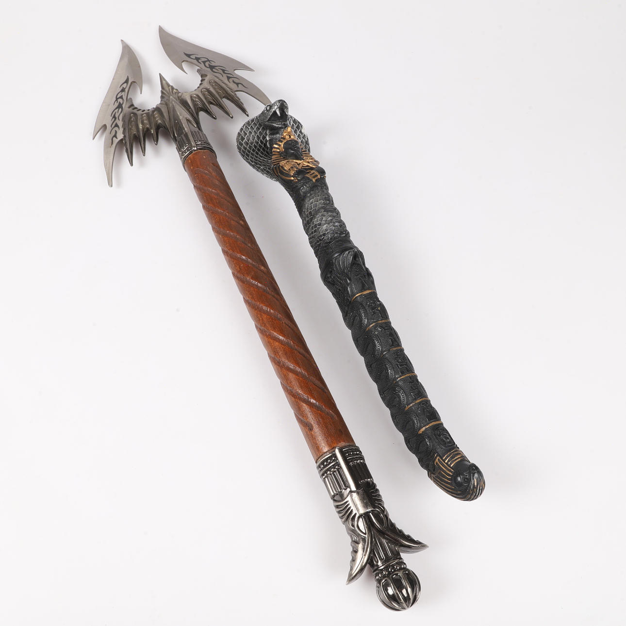 SAMLARVAPEN, metall/trä/konstmaterial, 2000-tal.