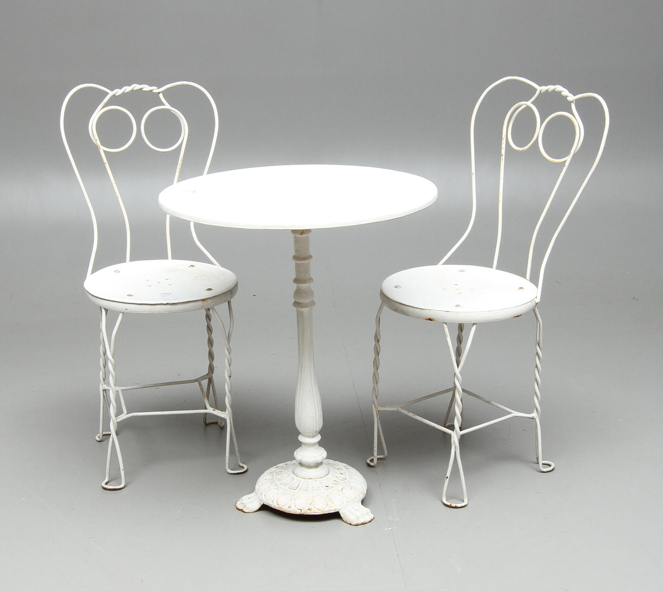 TRÄDGÅRDSSTOLAR, 2 st, samt BORD, 1900-tal.